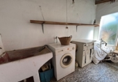 Дом с участком на продажу в городе Вальдепеньяс. Фото