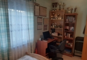 Отдельно стоящий дом с участком на продажу в городе Парла. Фото