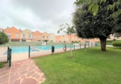 Отдельно стоящий дом с участком на продажу в городе Benicasim. Фото