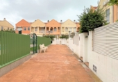 Отдельно стоящий дом с участком на продажу в городе Benicasim. Фото