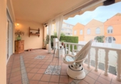 Отдельно стоящий дом с участком на продажу в городе Benicasim. Фото