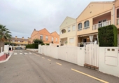 Отдельно стоящий дом с участком на продажу в городе Benicasim. Фото