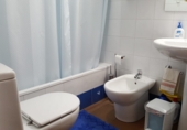 Отдельно стоящий дом с участком на продажу в городе Рота. Фото