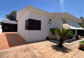 Chalet independiente con terreno en venta en Matalascañas ref: TR29500 foto