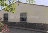 Chalet independiente con terreno en venta en Yecla ref: TR419254 foto