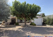 Chalet independiente con terreno en venta en Alcalá del Júcar ref: TR419304 foto