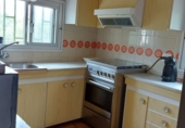 Отдельно стоящий дом с участком на продажу в городе Torrelles de Foix. Фото