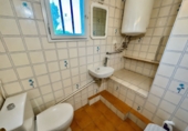 Отдельно стоящий дом с участком на продажу в городе Torrelles de Foix. Фото