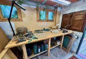 Отдельно стоящий дом с участком на продажу в городе Torrelles de Foix. Фото