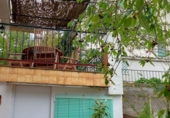 Отдельно стоящий дом с участком на продажу в городе Torrelles de Foix. Фото