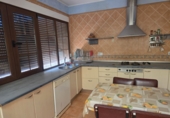 Дом с участком на продажу в городе Гранха-де-Торреермоса. Фото