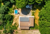 Отдельно стоящий дом с участком на продажу в городе Chiclana de la Frontera. Фото