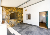 Отдельно стоящий дом с участком на продажу в городе Chiclana de la Frontera. Фото