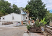 Отдельно стоящий дом с участком на продажу в городе Sant Salvador de Guardiola. Фото