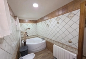 Дом с участком на продажу в городе Севилья. Фото