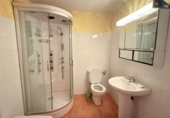 Отдельно стоящий дом с участком на продажу в городе Molinicos. Фото
