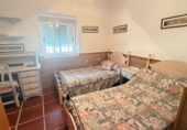 Отдельно стоящий дом с участком на продажу в городе Molinicos. Фото