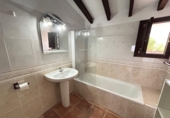 Загородный дом с участком на продажу в городе Абанилья. Фото