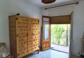 Отдельно стоящий дом с участком на продажу в городе Bolea. Фото