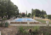 Отдельно стоящий дом с участком на продажу в городе Йекла. Фото