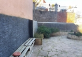 Отдельно стоящий дом с участком на продажу в городе Sant Feliu Sasserra. Фото
