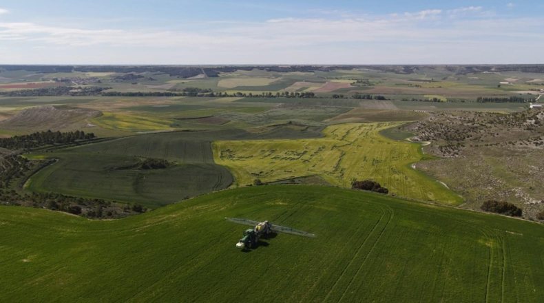 Imagen aérea de una gran extensión de terrenos rústicos, donde día a día se trabaja para realzar el valor de la agricultura