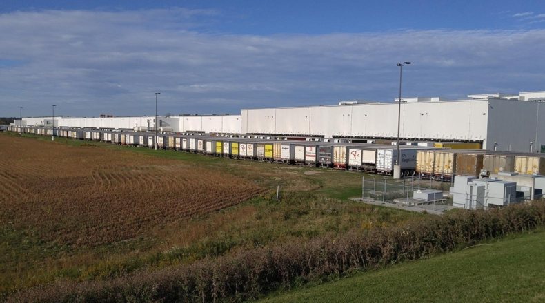 Imagen de una red de camiones, la principal vía de exportaciones de la agricultura en la Región de Murcia