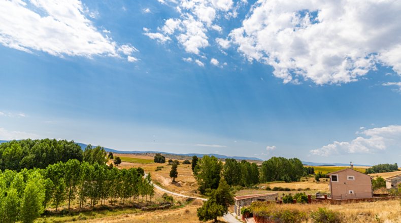Casa de campo rodeada de naturaleza, perfecta para desconectar y disfrutar del entorno rural